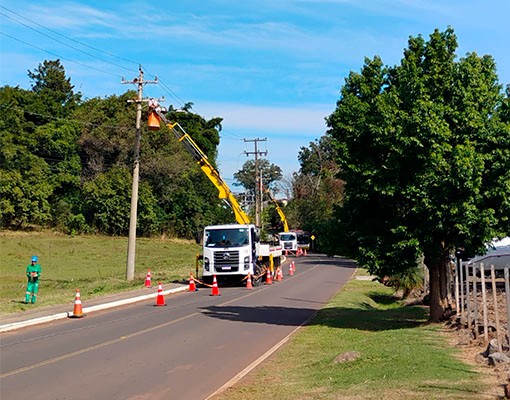 Equipes atuam em obra para nova unidade de empresa do setor metalúrgico