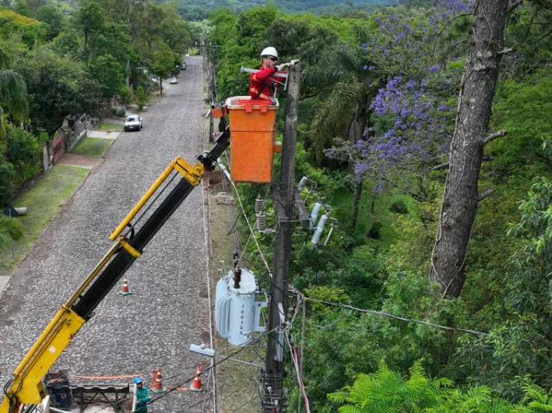 Intervenção em Dois Irmãos reforça rede elétrica