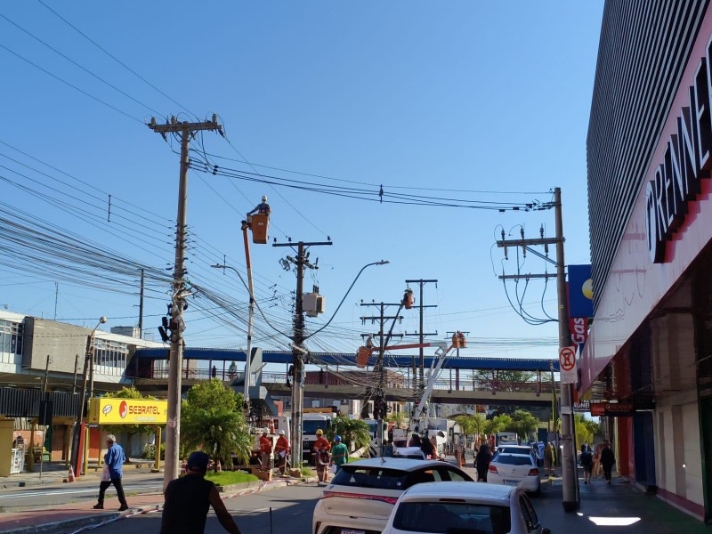 Mercúrio atua na melhoria da rede elétrica no centro de Sapucaia